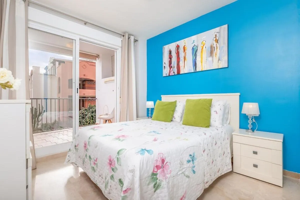 Apartment Coastal Escape & Sea Views By Hostlovers Manilva