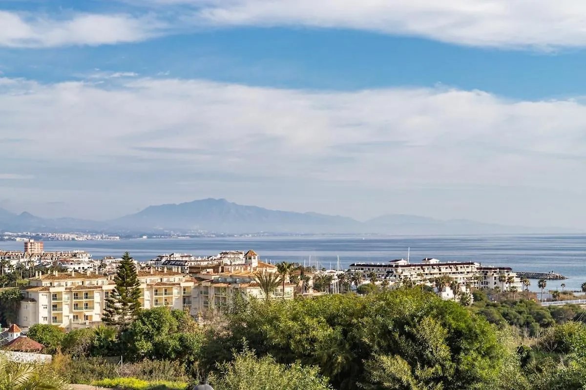 Apartment Coastal Escape & Sea Views By Hostlovers Manilva
