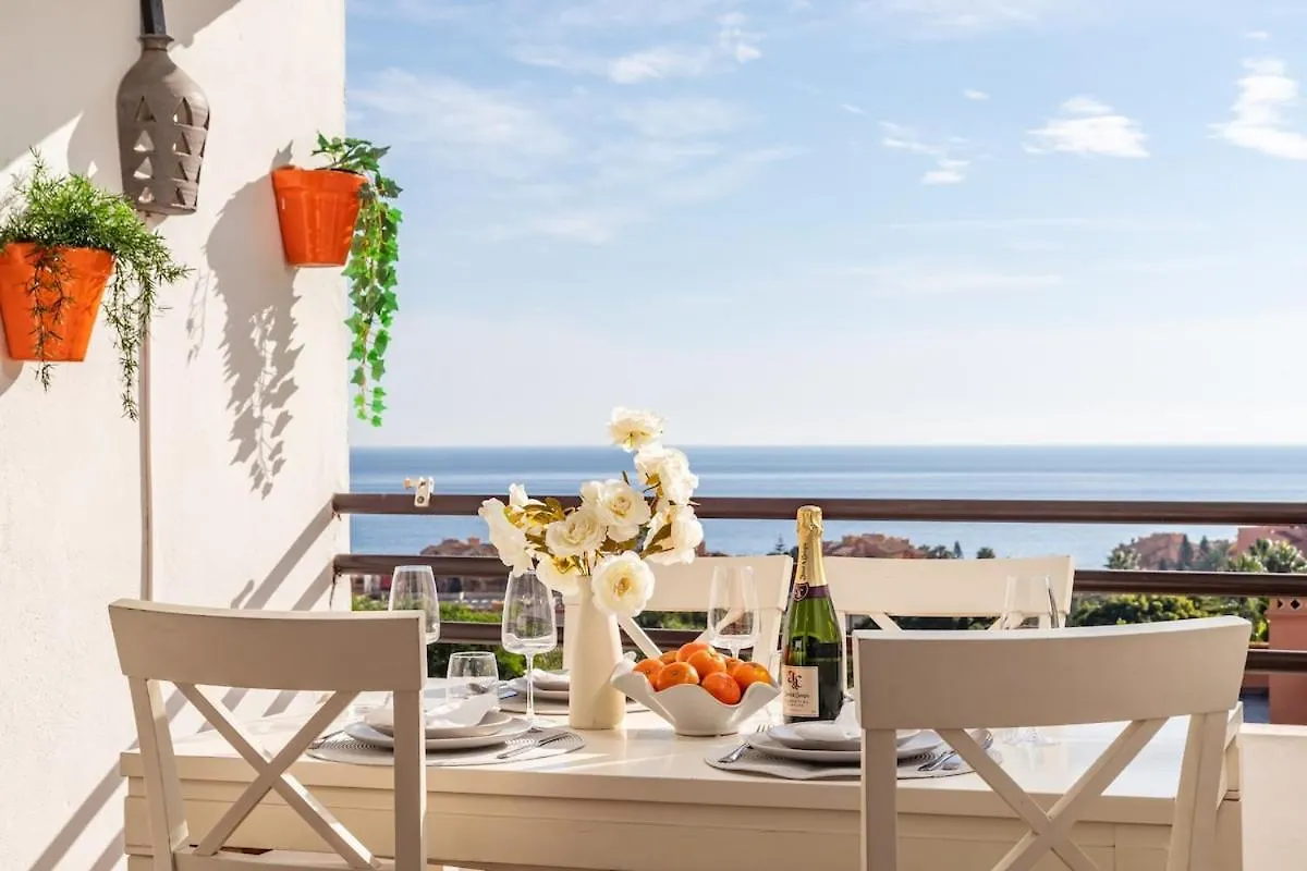 Coastal Escape & Sea Views By Hostlovers Manilva